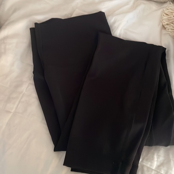 Lululemon black wunder under leggings - Picture 3 of 3
